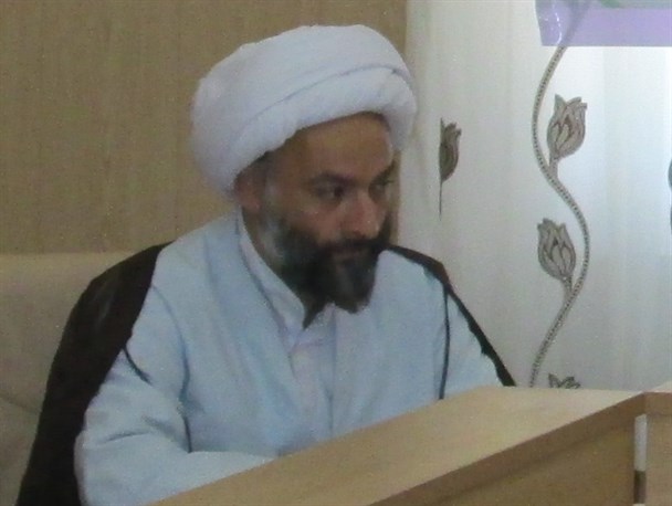 جدایی از ولی فقیه جهالت را به دنبال خواهد داشت