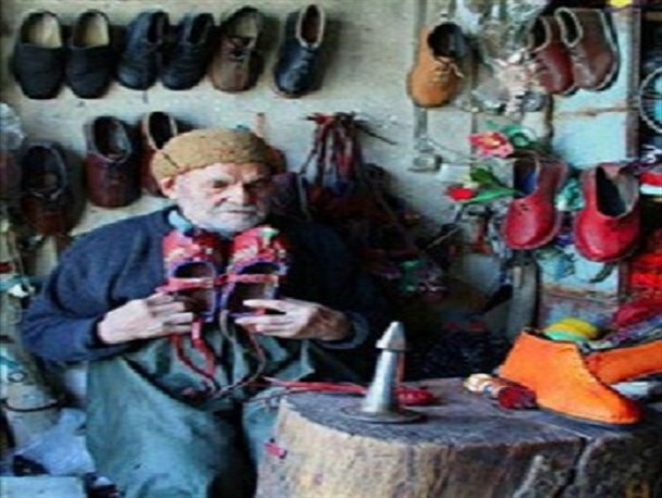 آخرین استاد بازمانده چاروق دوزی کشور درگذشت