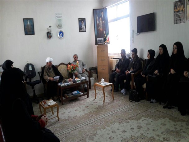 دیدار مجریان نهضت سواد آموز با امام جمعه چابکسر