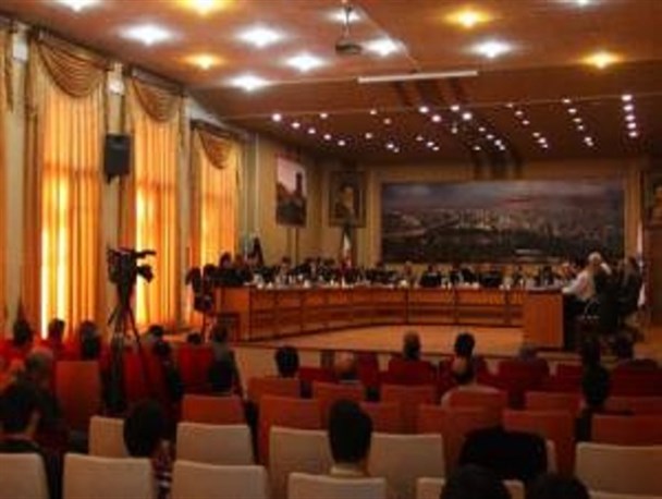 پشت سر برخی سازمان ها و مناطق حرف و حدیث هایی وجود دارد/ وقتی صادق نجفی تشخیص دهنده مصلحت نظام می شود