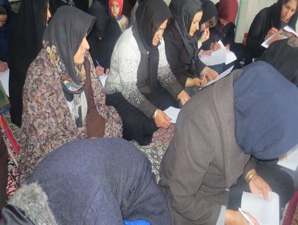 آزمون دوره آموزشی برای شاغلان گلیم بافی میناباد نمین برگزار شد