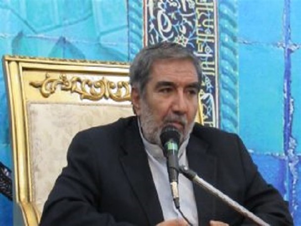 ترویج خرافات با نفوذ در اشعار مداحان حربه دشمن برای تخریب امام حسین (ع) است