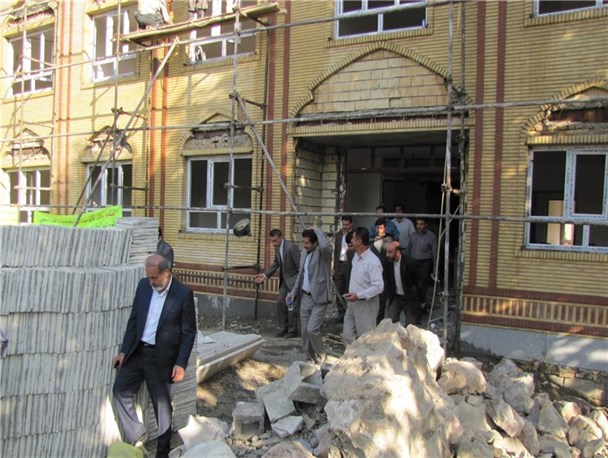 یک مدرسه قدیمی شهر مراوه تپه بازسازی می شود