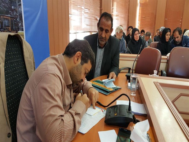 دیدار مردمی فرماندار و مسئولین خدمات رسان سرپلذهاب با مردم زلزله زده + تصاویر