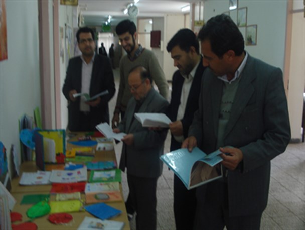 نهادینه کردن فرهنگ نقد و پرسشگری در دانش آموزان است