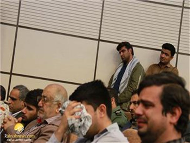 از مادری که گفت« منم دارم دنبال پسرم می گردم»تا مادری که به یادواره پسرش نرسید!