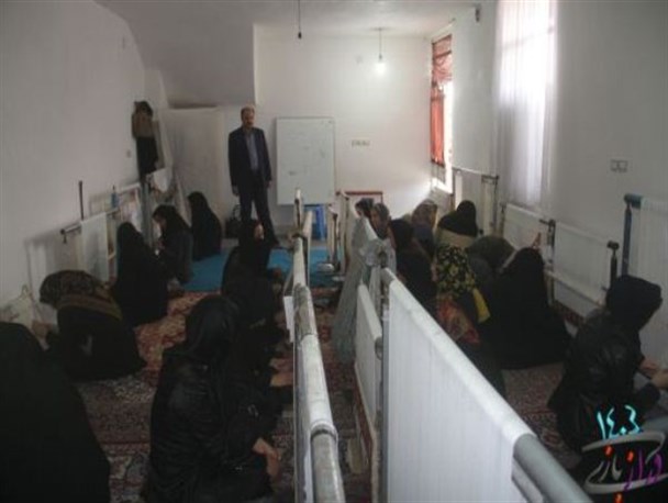 برگزاری کلاس آموزش قالی بافی در روستای انزل شهرستان سرپلذهاب / لزوم حمایت از تولیدکنندگان داخلی