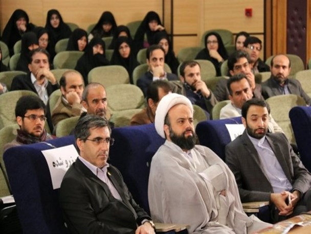 گزارش تصویری از همایش چیستی و چگونگی نظریه پردازی در دانشگاه یاسوج