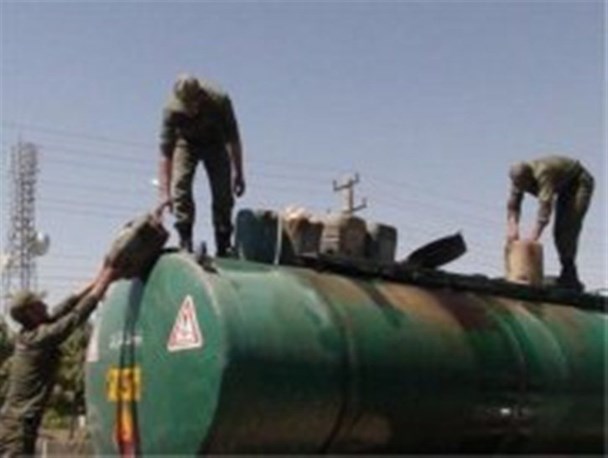 کشف 297 هزار لیتر فرآورده قاچاق امسال در استان زنجان