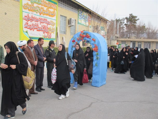 اعزارم کاروان راهیان نور دانش آموزان دختر به مناطق عملیاتی جنوب