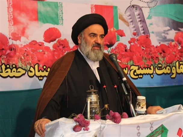 شهدا جانشان را در طبق اخلاص نهادند تا عظمت اسلام و مسلمین حفظ شود