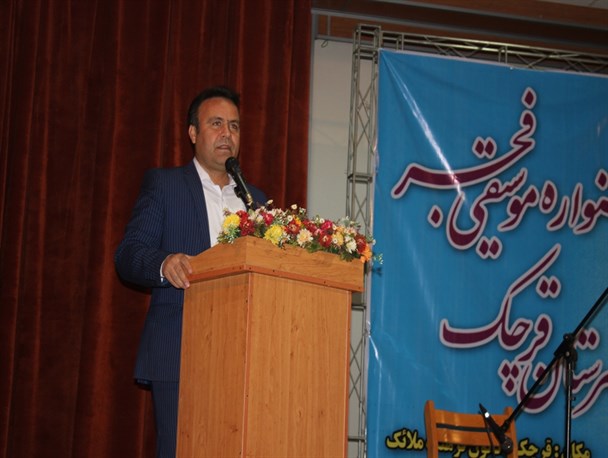 جشنواره موسیقی فجر قرچک با اجرای نوازندگان ادامه دارد