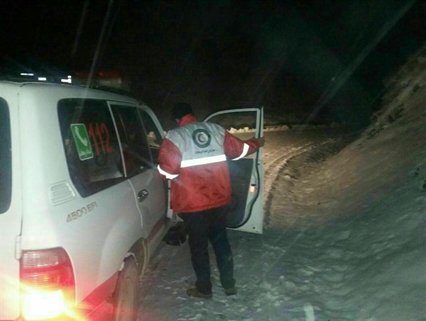نجات زن باردار از کولاک در روستاهای مرزی سلماس
