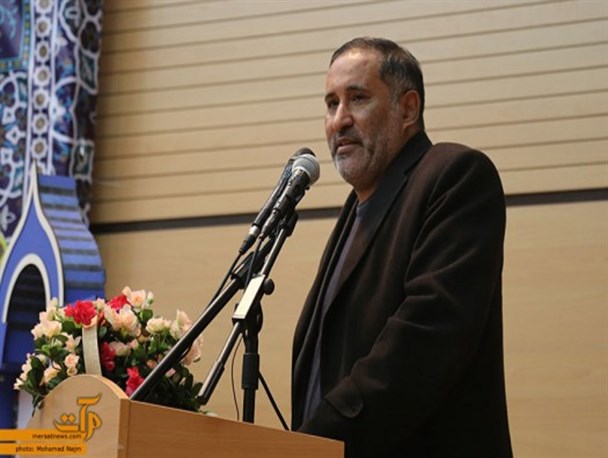 شعر در میان هنرهای هفت‌گانه همچنان پیشتاز است/ قله‌های شعر انقلاب در آینده نزدیک جلوه‌گر خواهند شد