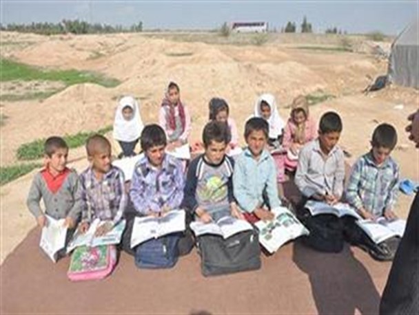 مدرسه ای عشایری در شوشتر؛ سقفی از آسمان نیمکتی از موکت