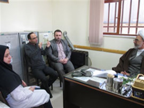 مسئولین سنگر با پرستار درمانگاه شبانه روزی سنگر دیدار کردند+گزارش تصویری