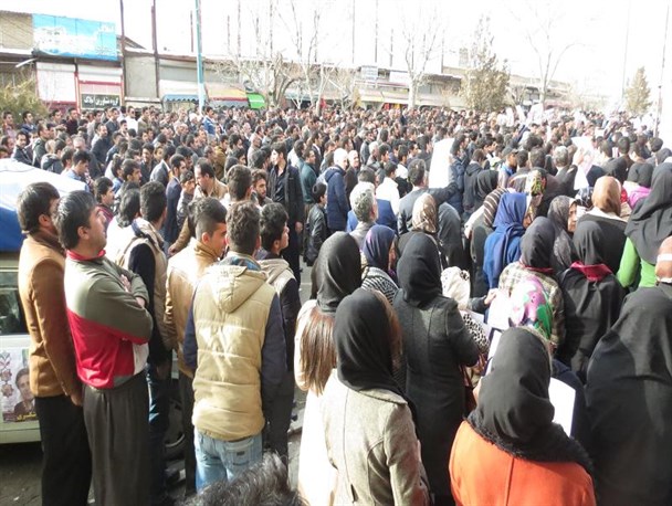 وعده آوردن دانشگاه دولتی برای دهگلان توسط یکی از کاندیداها /دهگلان هنوز فاقد امکانات اولیه بیمارستان وآزمایشگاه است