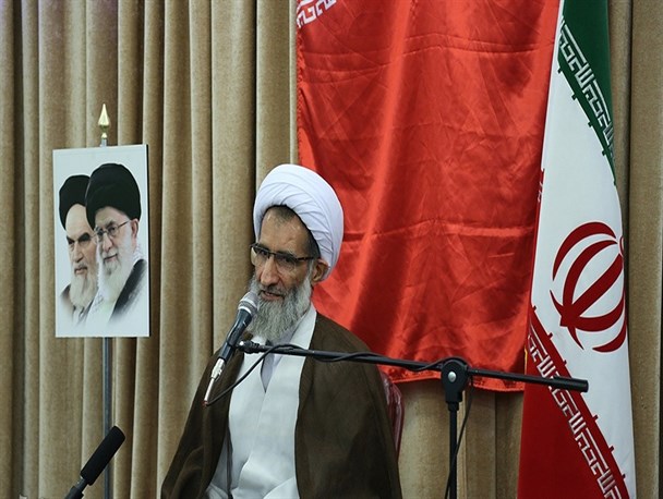 تائیدشدگان از سوی بیگانگان باید در محضر خدا پاسخ‌گو باشند/فریب مردم با غبارآلود کردن جامعه آسیب به نظام است