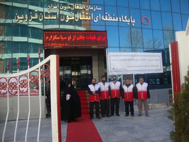 اهدای خون توسط امدادگران  هلال احمر شهرستان آبیک