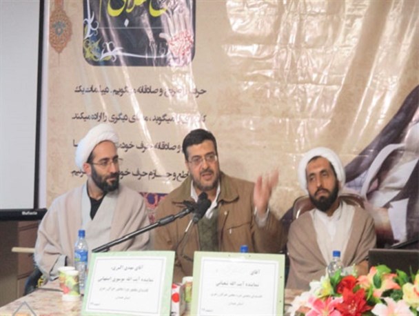 عدم حضور نماینده رازینی در مناظره چهار جانبه در جمع نخبگان تویسرکانی/نماینده آیت الله محمدی: به هاشمی رأی ندهید/ما با هیچ کاندیدایی ائتلاف نکردیم