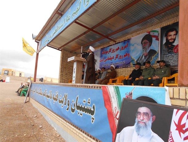 خفاش کسانی هستند که راه را برای نفوذ دشمنان قسم خورده انقلاب هموار می‌کنند/ به حال کارخانجات ورشکسته استان و جاده‌های مرگ گریه کنید