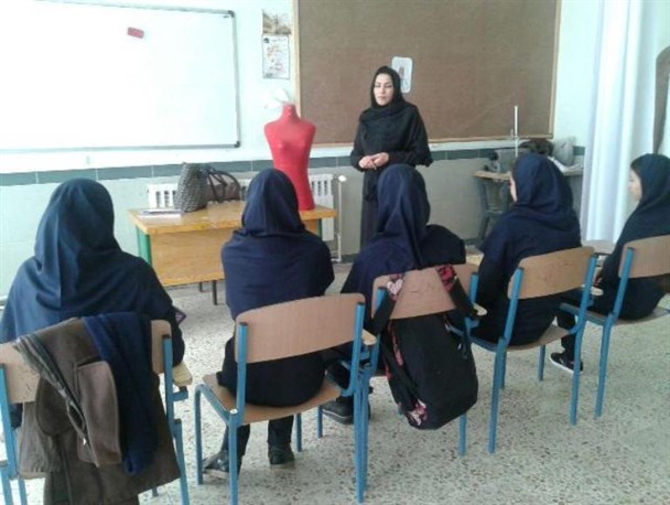 درخشش معلم چالدرانی در مسابقات کشوری در رشته طراحی