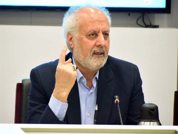 مدیریت جهادی و انقلابی آویزه گوش مسئولان باشد/ مدیران اگر جز بر مدار پیگیری کار کنند باید صندلی خود را ترک کنند