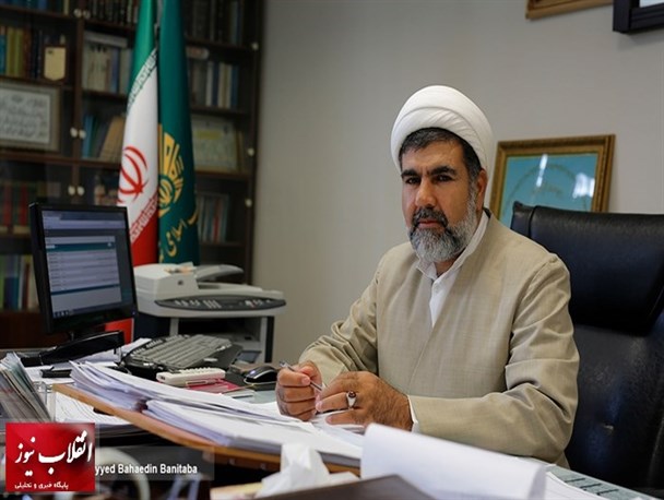 دشمن در حوزه های علمیه طلبه جاسوس جای داده است/احمدی نژاد خودش را هلاک می کند