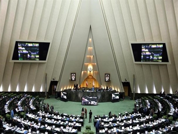 نمایندگان مجلس آینده نباید کارمند دولت باشند/ مجلس قوی از تشر دشمن نمی ترسد