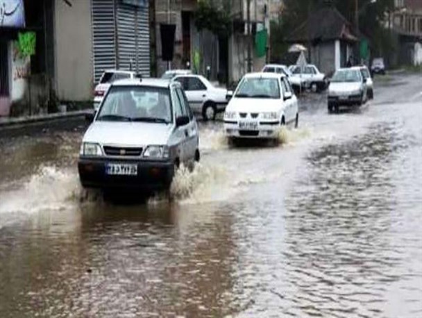 پل های موقت و کوچه های منتهی به رودخانه خرم آباد مسدود شد