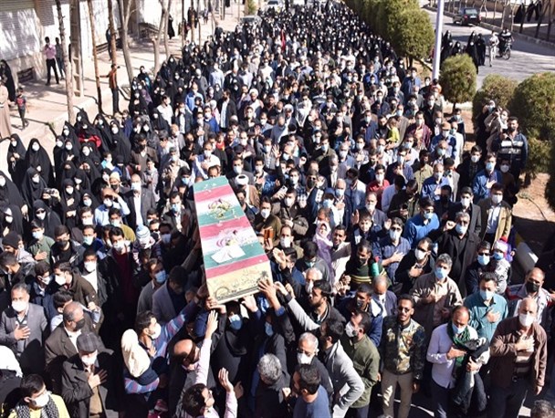 حضور پر شور کرمانی‌ها در مراسم تشییع پیکر شهید گمنام