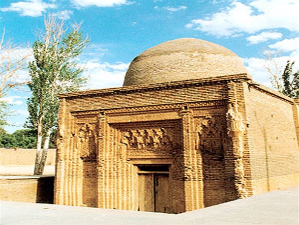 بقعه پیر نماد معماری کهن در تاکستان