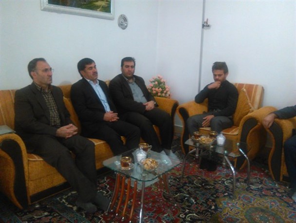 دیدار مدیرکل ورزش و جوانان استان اردبیل با قهرمان کشتی جهان در پارس آباد+عکس