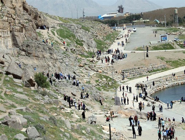 بازدید گردشگران از سایت جهانی بیستون