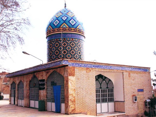 بهار در صحن و سرا گنبدهای فیروزه ای محلات+تصاویر