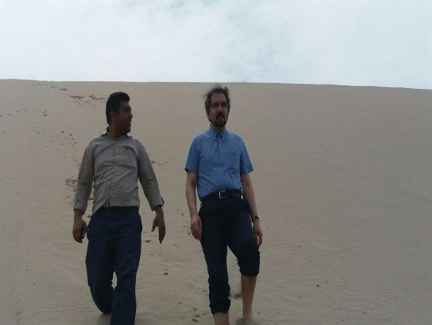 ریگ نوردی سخنگوی وزارت امور خارجه در بلندترین تپه های شنی جهان در ریگان