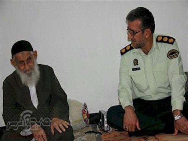 فرمانده انتظامی کهگیلویه با یار دیرین امام(ره) و رهبری دیدار کرد/موفقیت نیروی انتظمی مرحون حمایت های روحانیت است