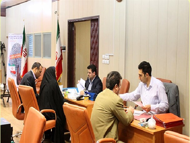 گزارش تصویری از ساعات پایانی ثبت نام انتخابات شوراهای شهر و روستا در شهرستان بهارستان/ تعداد داوطلبین هر شهر و روستا در بهارستان مشخص شد