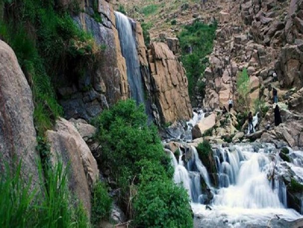 گنجنامه؛ گنجینه هخامنشی در دره فرح انگیز دامنه کوه الوند