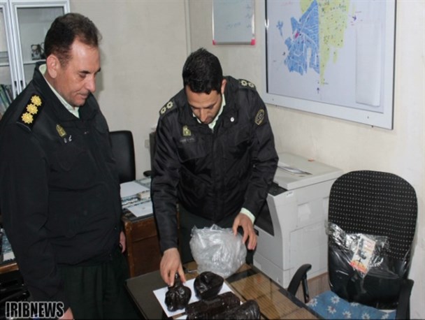 کشف ۵ کیلو گرم مواد مخدر از دو قاچاقچی در پارس آبادمغان