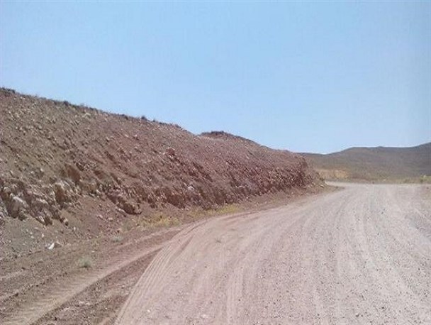 غبار جاده‌های خاکی بر تَن روستاهای کمیجان/بهسازی جاده‌های روستایی در پیچ و خم تامین اعتبارات مانده‌اند