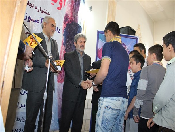 از 200 دانش آموز نخبه شهرستان قرچک قدردانی شد