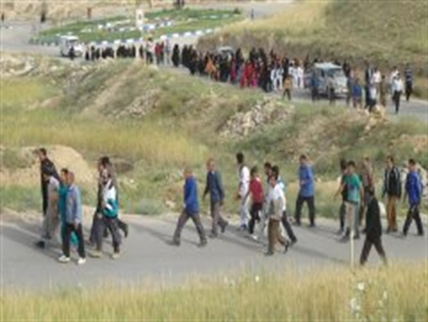 برگزاری همایش پیاده روی خانوادگی به مناسبت هفته سلامت در شهرستان لنده