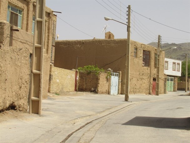 جابجایی تیربرق ها در خنداب موجب خرسندی شهروندان شد