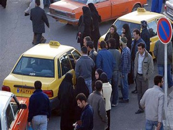 نارضایتی همدانی ها از افزایش خودسرانه کرایه تاکسی به بهانه نداشتن پول خرد