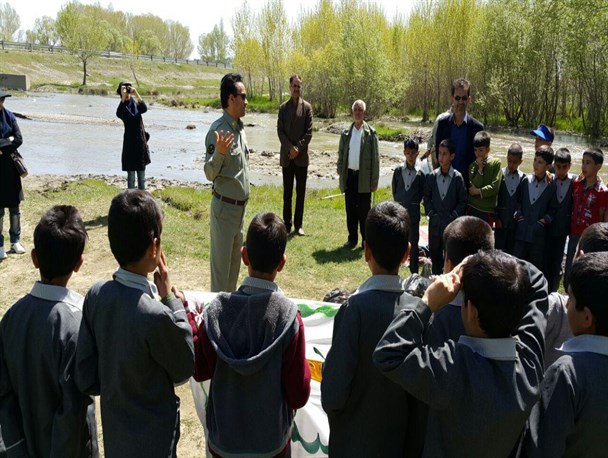 گزارش تصویری از پاکسازی رودخانه صالح آباد به مناسبت روز زمین پاک
