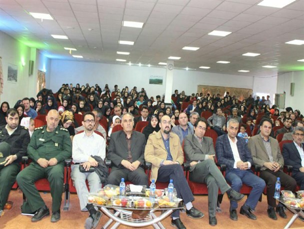فعالان و خادمان عرصه سلامت در گرمی تجلیل شدند