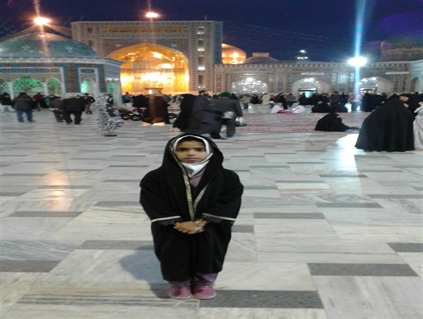 تحقق آرزوی معصومانه دانش آموز اهل سنت برای زیارت امام رضا(ع) / رمیصا به آرزویش رسید