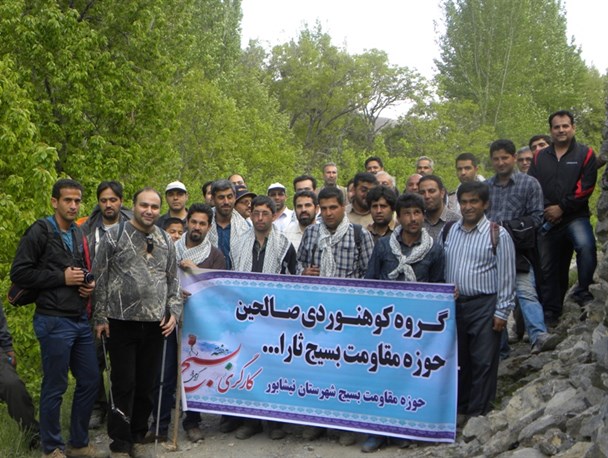 کوه‌پیمایی اعضای بسیج کارگری نیشابور به‌مناسبت هفته کارگر