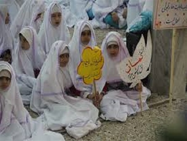 دانش‌آموزان جاسکی به لباس زیبای تکلیف ملبس شدند